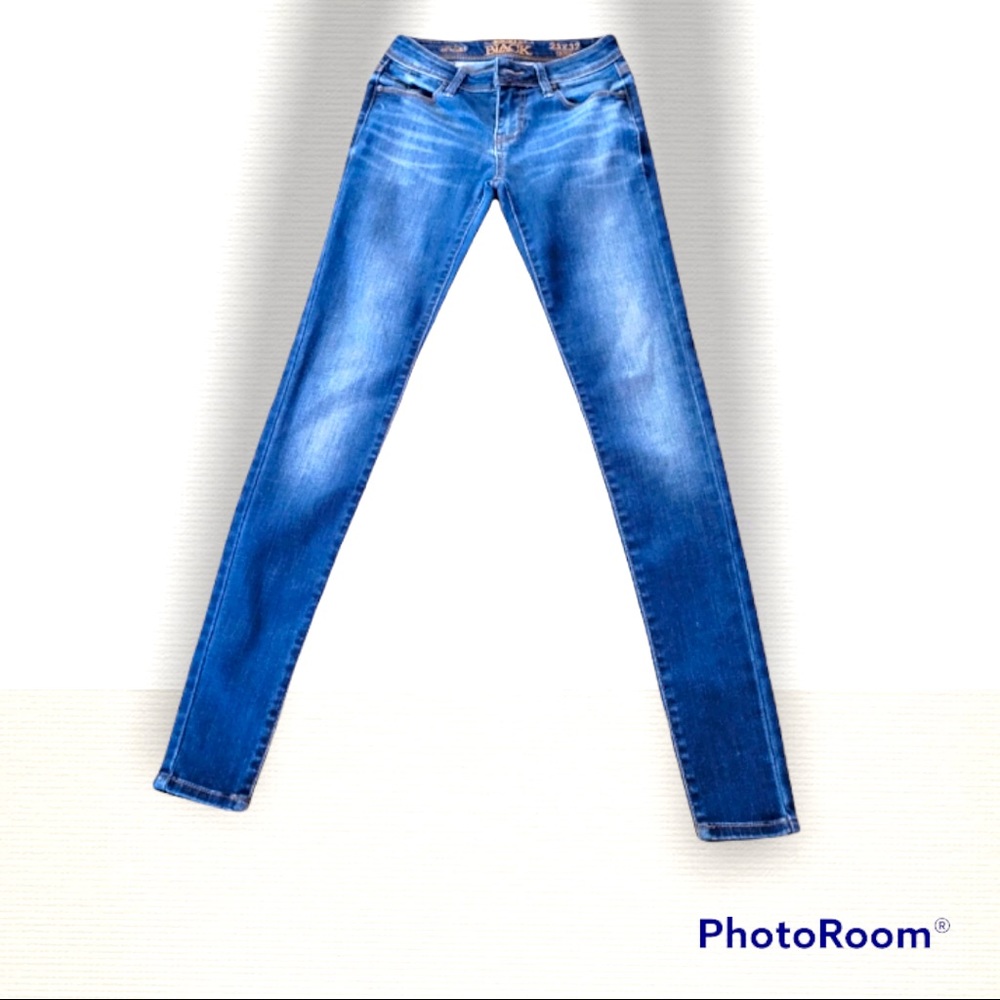 Buckle Black 23×32 Skinny Fit No. 53 Dark Wash